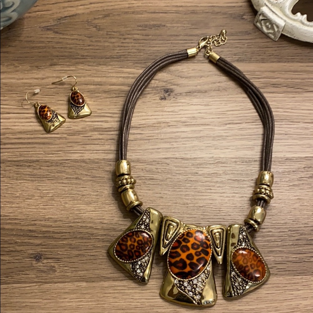 Animal print necklace and earring set